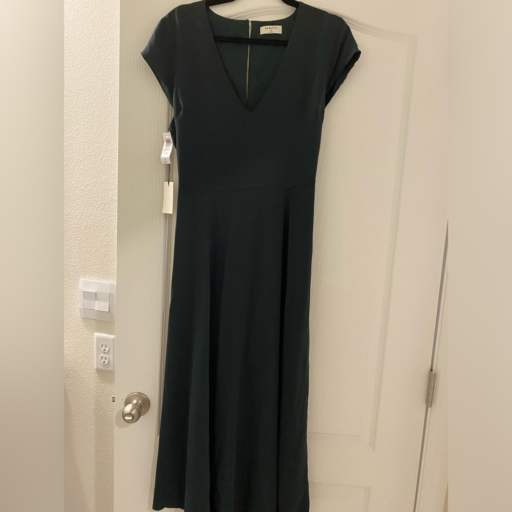 Aritzia Babaton Hamptons Scarab Short Sleeve Midi Dress with Slit NWT never worn